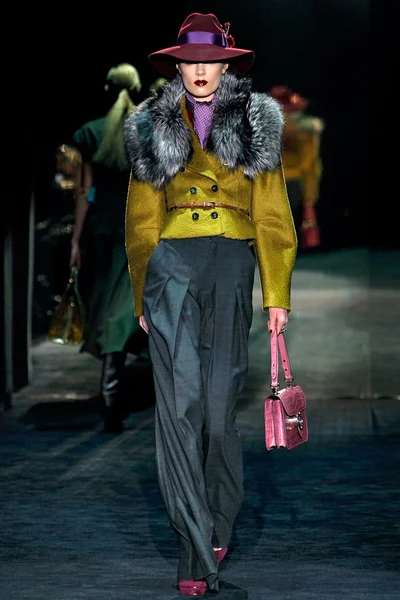 Look 14